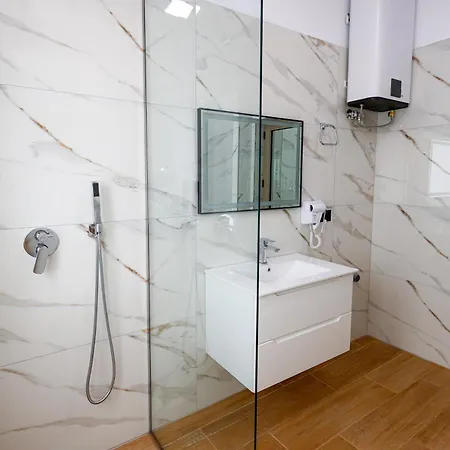Saliasi Hotel&apartament شقة فندقية *