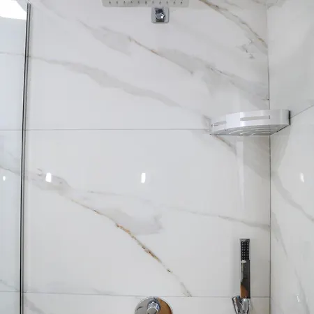 Saliasi Hotel&apartament شقة فندقية *